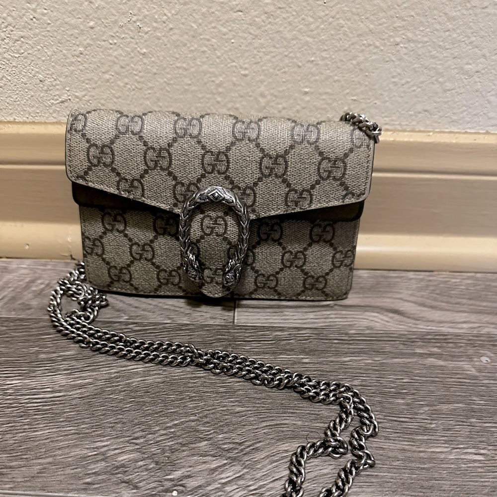 Gucci GG bag can wear over the shoulder or as a Fanny pack 100% Authentic